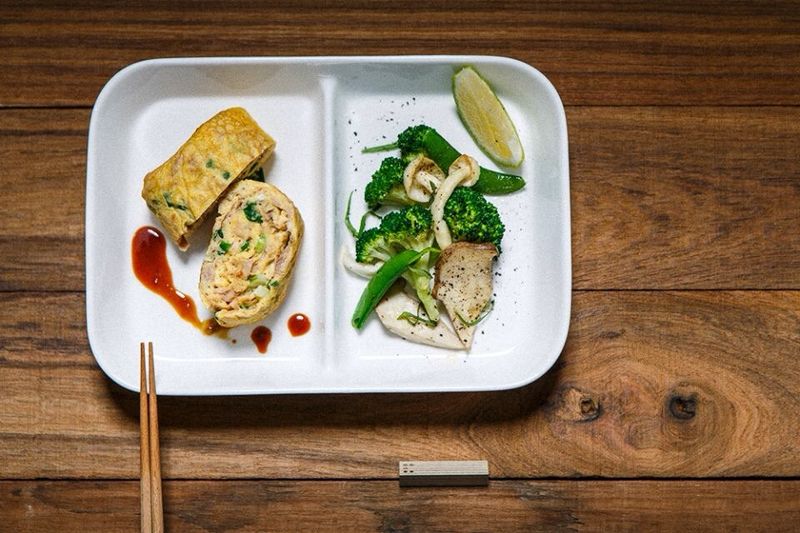 鮪魚玉子燒佐檸香鮮蔬