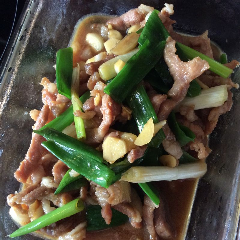 蔥爆豬肉絲