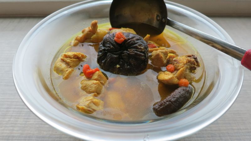 薑黃香菇雞湯