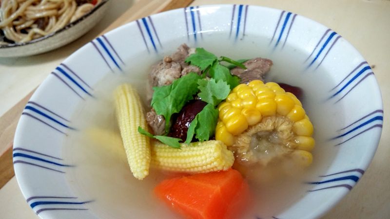 紅蘿蔔玉米排骨湯-電鍋料理
