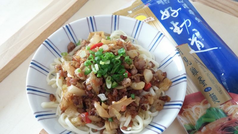 黃金酸菜拌麵
