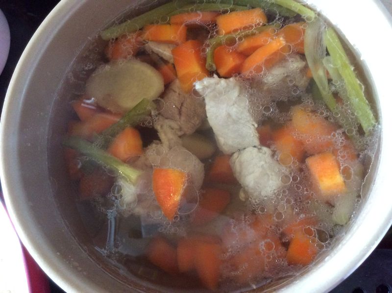 胡蘿蔔排骨湯