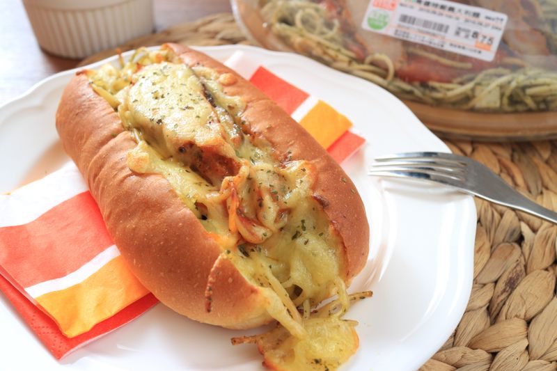 焗烤青醬烤雞義大利麵麵包_小七食堂