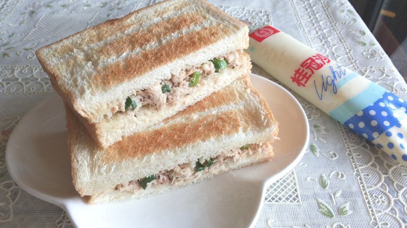 鮪魚蔥花碳烤土司【滿分早點×桂冠沙拉】
