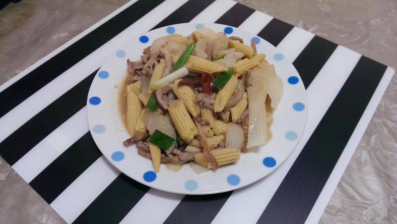 玉米筍洋蔥炒肉絲