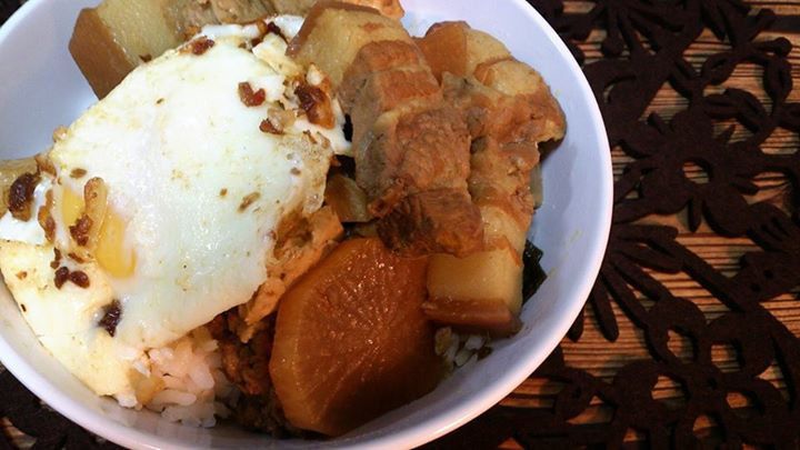 蔥燒滷肉飯