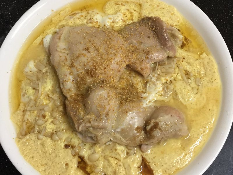 醬油金針菇雞腿蒸蛋