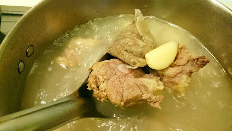 松香豬腩排肉骨茶