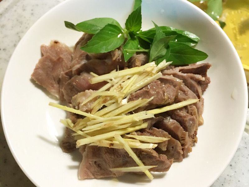 現燙嘴邊肉