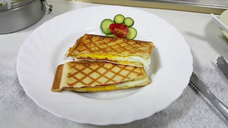 早餐-培根起司蛋格子吐司