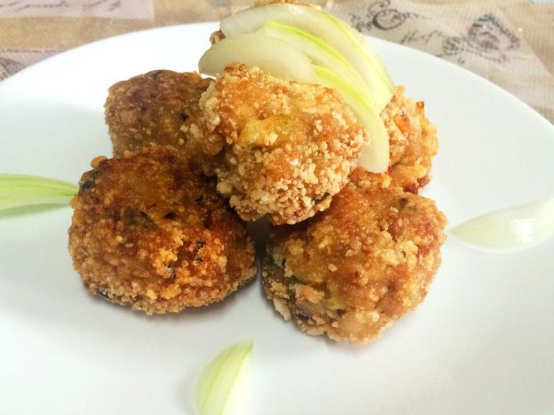 酥炸蔥肉丸