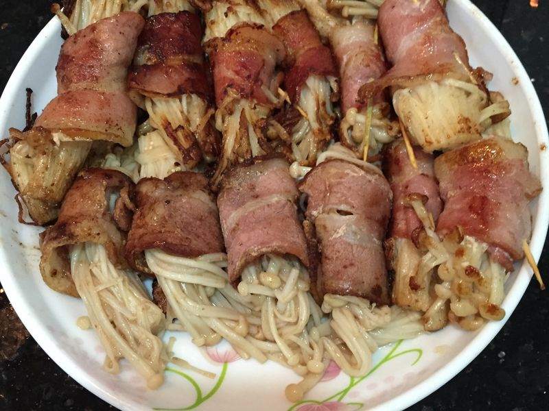 煙肉金針菇卷