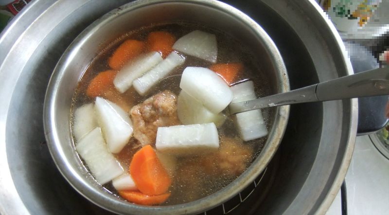 紅白蘿蔔排骨酥湯