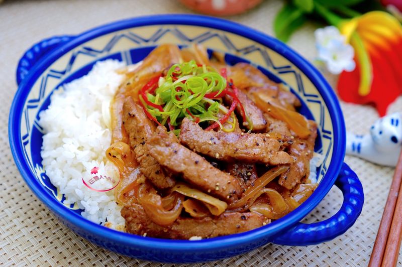 黑胡椒豬柳蓋飯