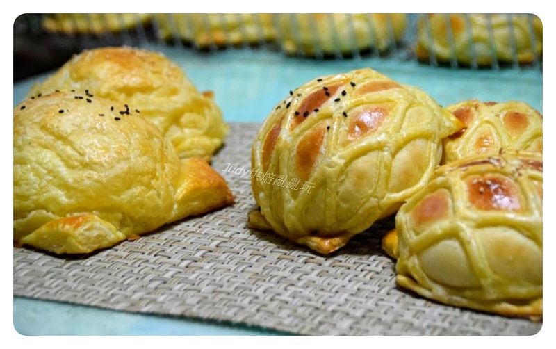 網狀酥皮奶酥、肉鬆麵包