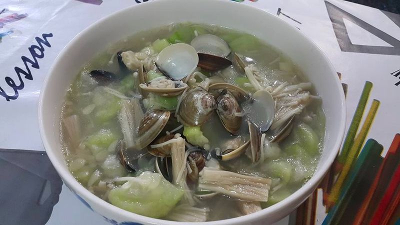 微波爐壓力鍋“蛤蜊絲瓜金針菇"7分鐘完成