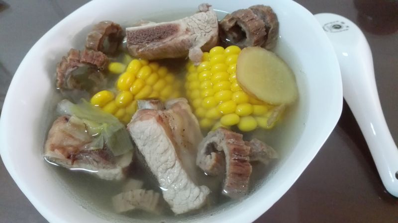 花膠(魚肚)排骨湯