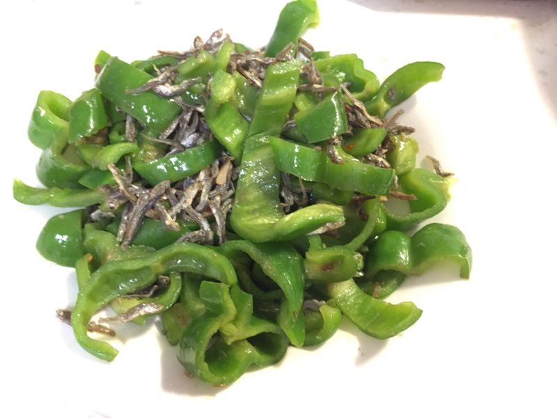 青椒炒小魚乾