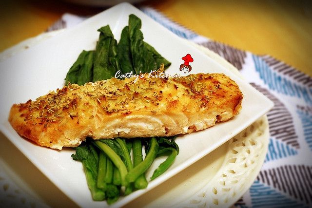 迷迭香料烤鮭魚片