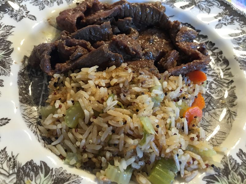 鑄鐵鍋之沙茶炒牛肉佐芹菜藜麥飯