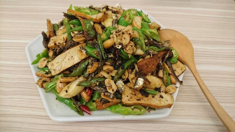 糯米椒炒豆干花生小魚乾