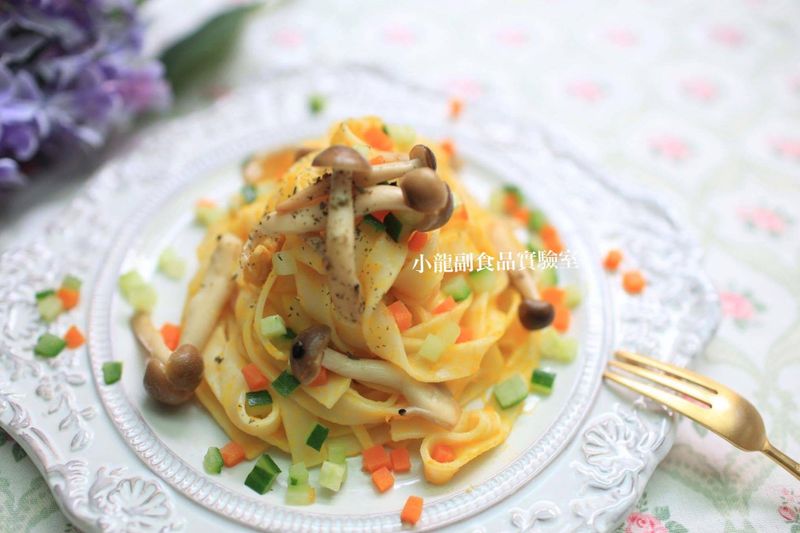 寶寶食譜【鮮蔬豬肉南瓜寬麵】