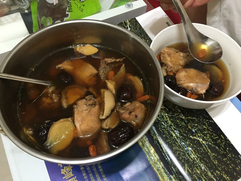 鮮菇菇雞湯