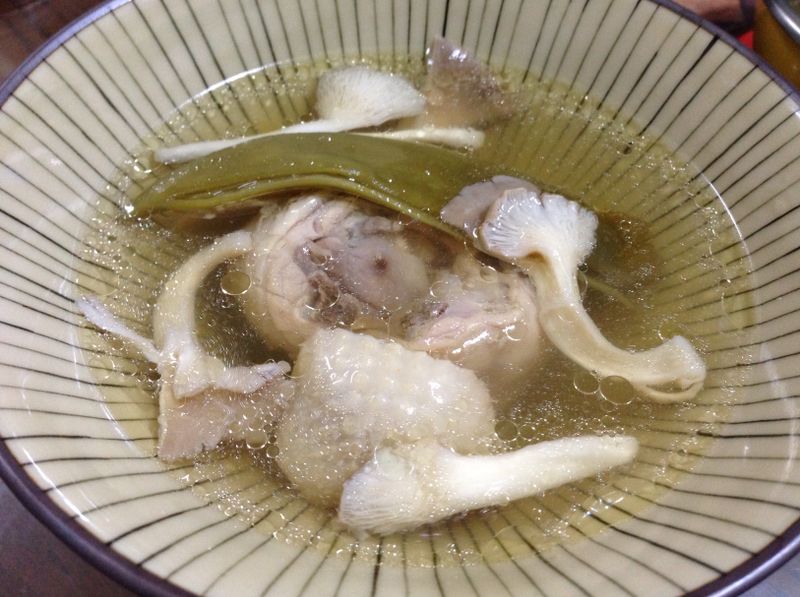 剝皮辣椒雞湯