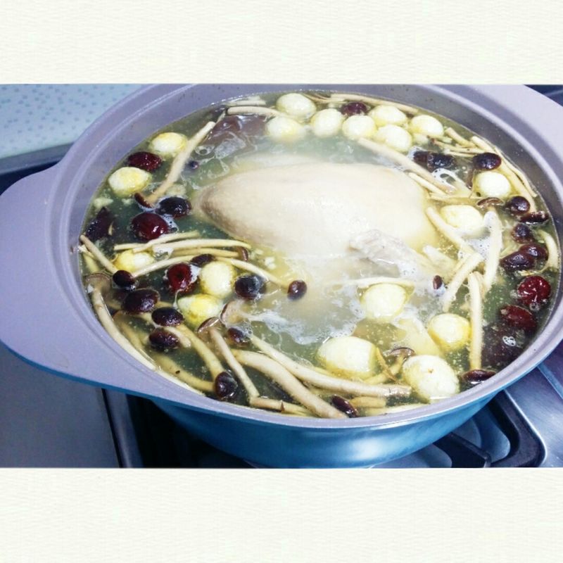 鮮菇蒜頭雞湯