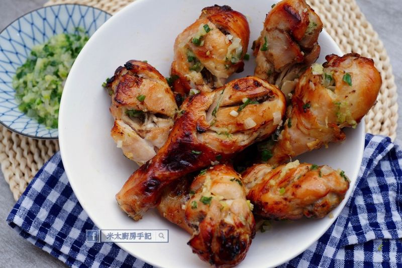 《鹽麴蔥油雞腿》