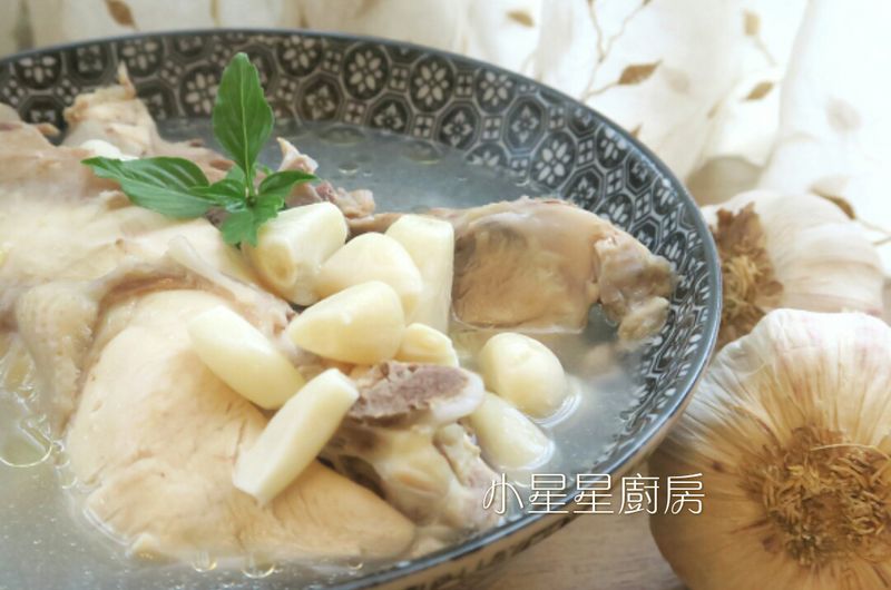 蒜頭雞湯(ㄧ雞二吃)