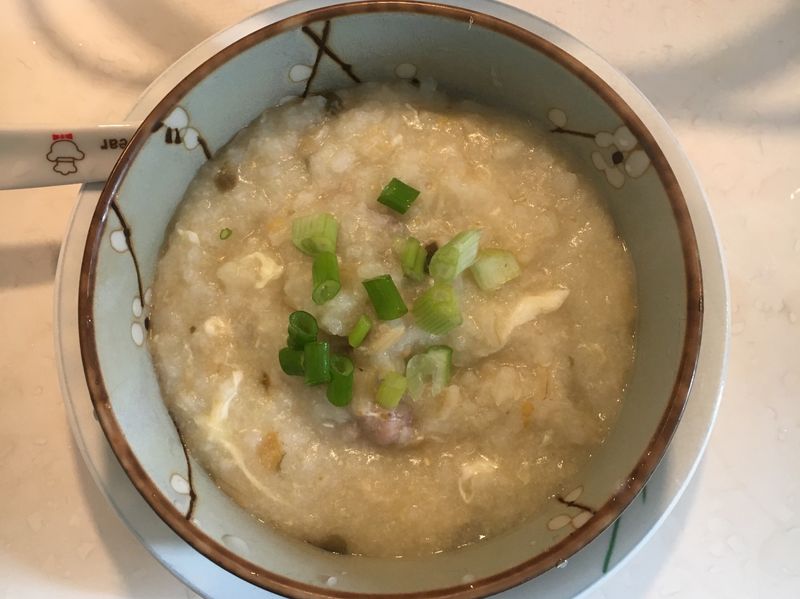 皮蛋咸瘦肉糙米粥
