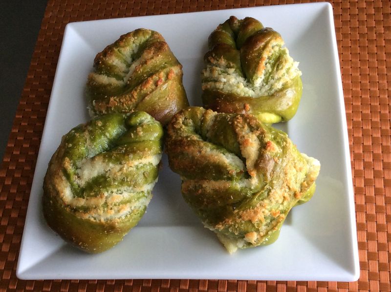 葉形菠菜椰蓉麵包
