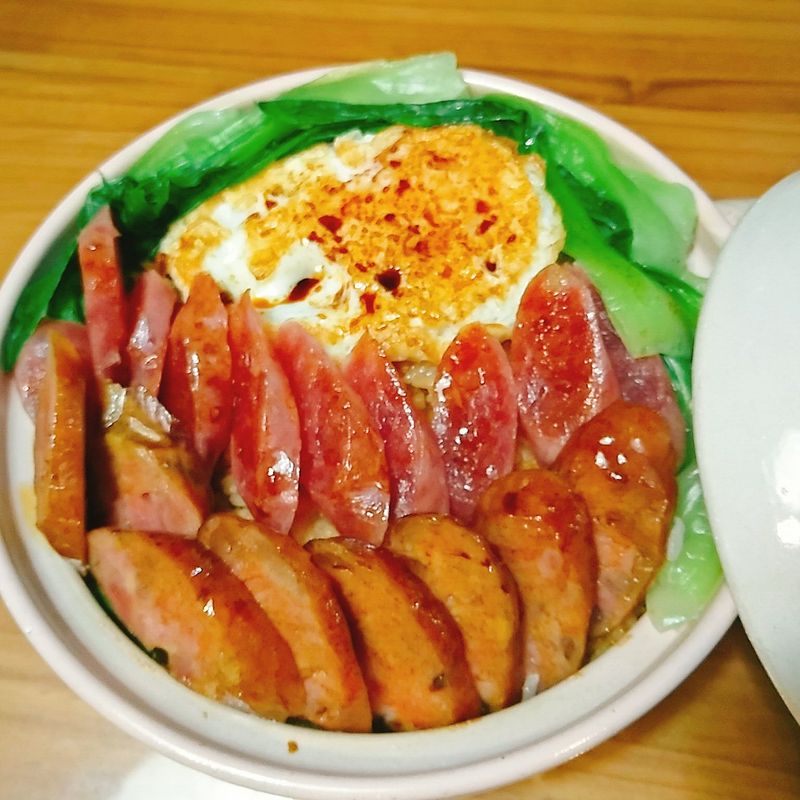 羊小窩廚房-臘腸版黯然銷魂飯