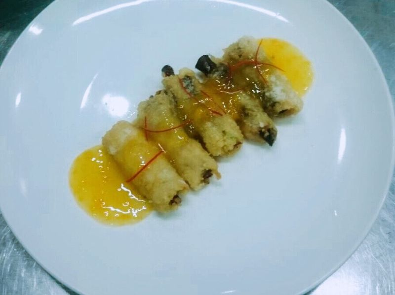 酥炸魚捲淋橘醬
