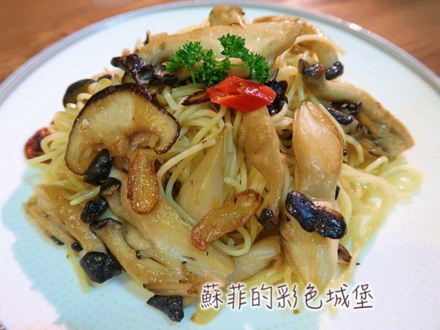 辣炒蒜香鮮菇義大利麵~ 清爽無負擔喔!