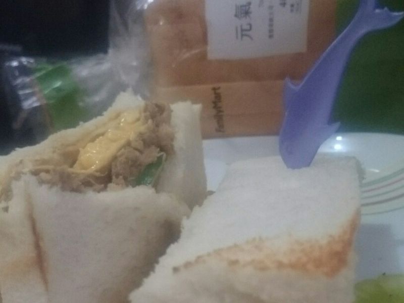 鮪魚三明治