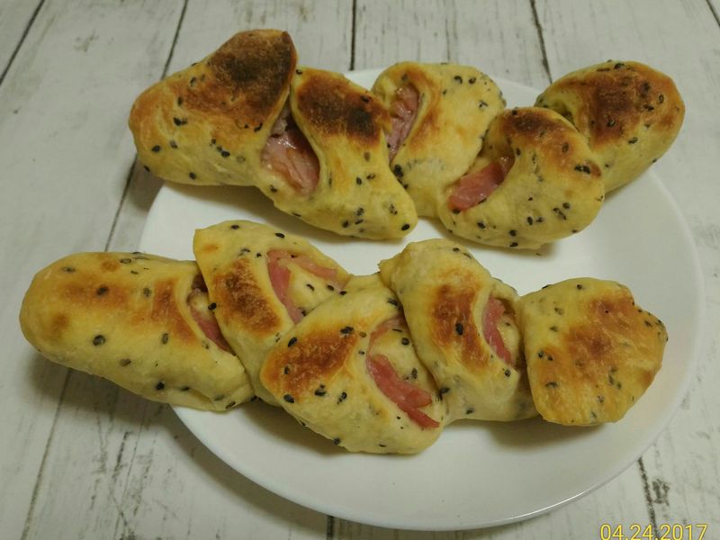 低溫長時間發酵黑芝麻培根麥穗麵包
