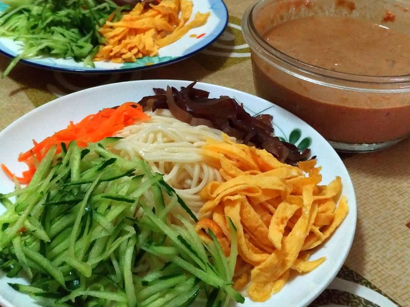 蕃茄芝麻醬涼麵