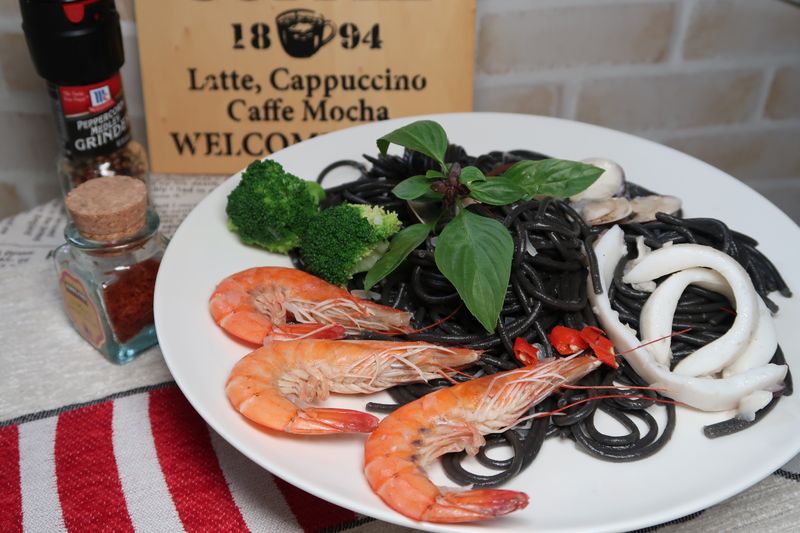 清炒海鮮墨魚麵(鮮香好滋味)