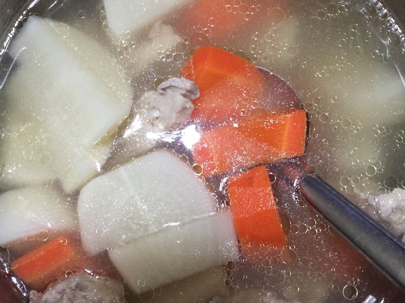 電鍋版紅白蘿蔔湯