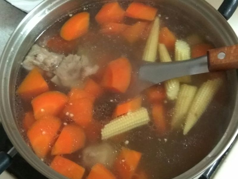 紅蘿蔔玉米筍湯