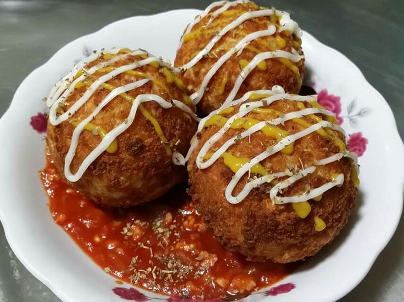 炸起司飯糰佐蕃茄肉醬♡