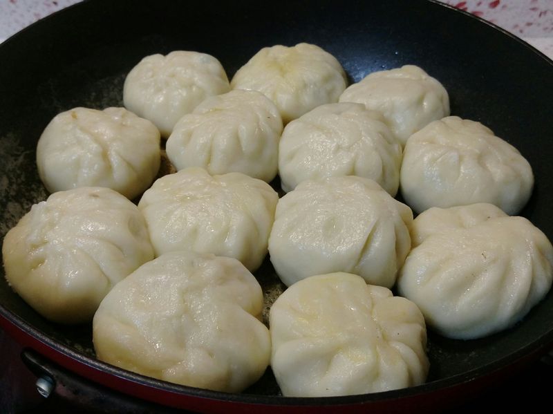【韭菜香腸水煎包】清冰箱料理,超好吃唷!