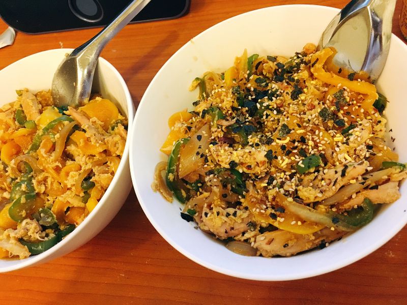 洋蔥雙椒雞肉蓋飯٩(˃̶͈̀௰˂̶͈́)