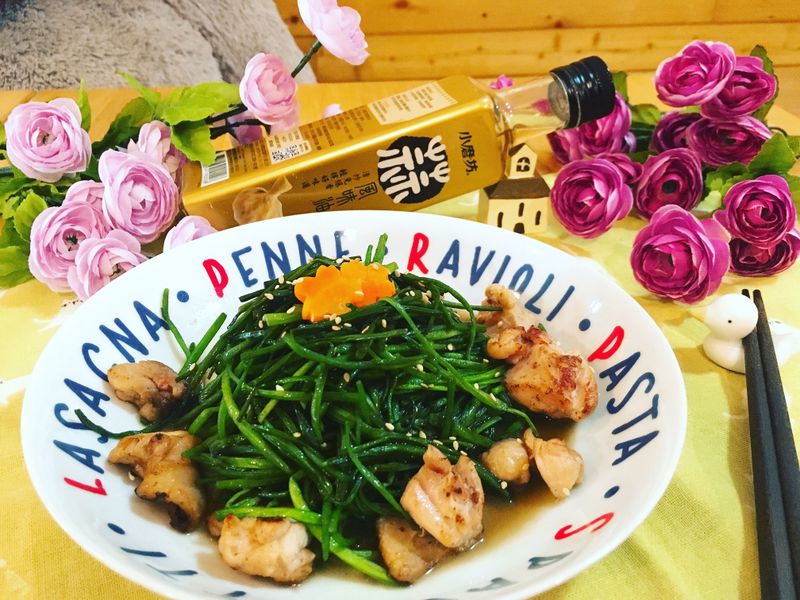 水蓮炒雞肉(小磨坊蒜香風味油)