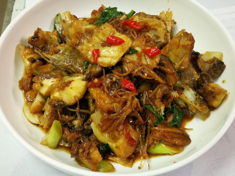 三杯魚骨(以988廚房石斑魚頭骨丁示範)
