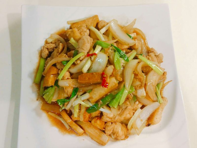 鹽麴雞片炒豆乾