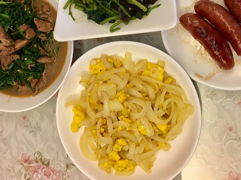 洋蔥炒滑蛋