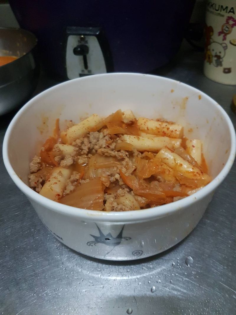 【慵懶小廚】泡菜豬肉拌年糕